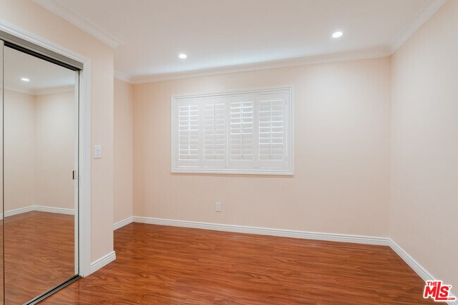 Building Photo - 9047 Riderwood Dr