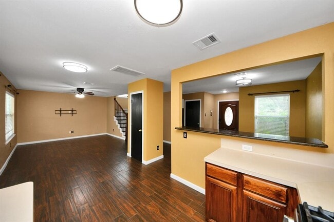 Building Photo - 7611 Legacy Pines Dr