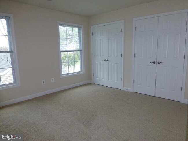 Building Photo - 6930 Westlawn Dr