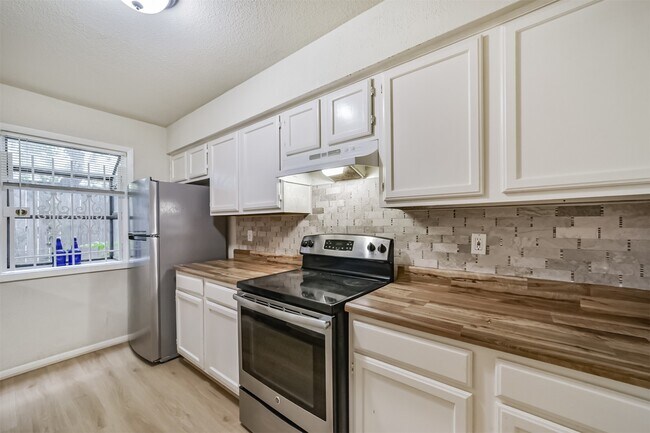 Building Photo - 5917 Fairdale Ln