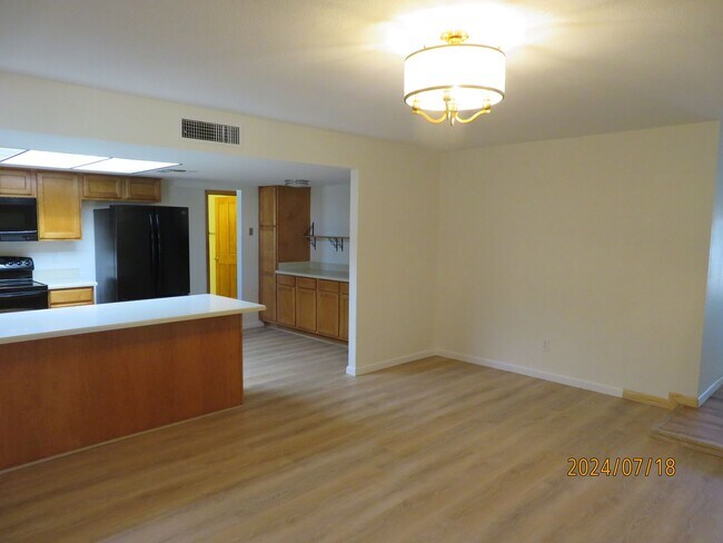 Building Photo - Centrally Located Family Home for Rent