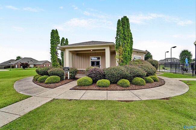 Building Photo - 114 Hudson River Dr