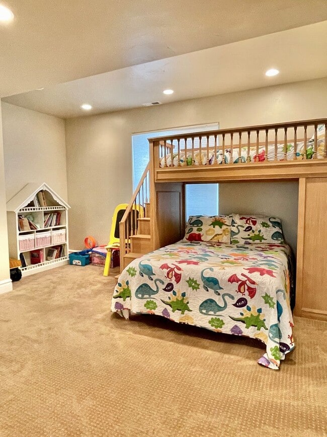 Building Photo - Luxury Fully Furnished 4-Bedroom Home for Rent – Clinton, Utah