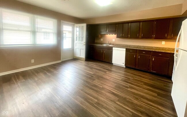 Building Photo - 3110 W Cypress Dr