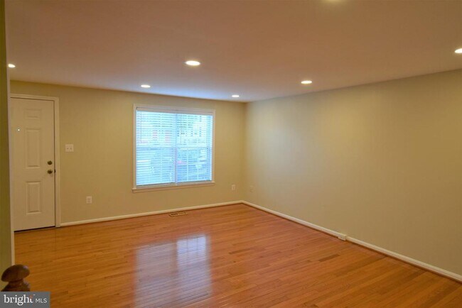 Building Photo - 6605 Briarleigh Way