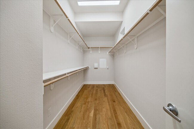 Building Photo - 2715 St Emanuel St