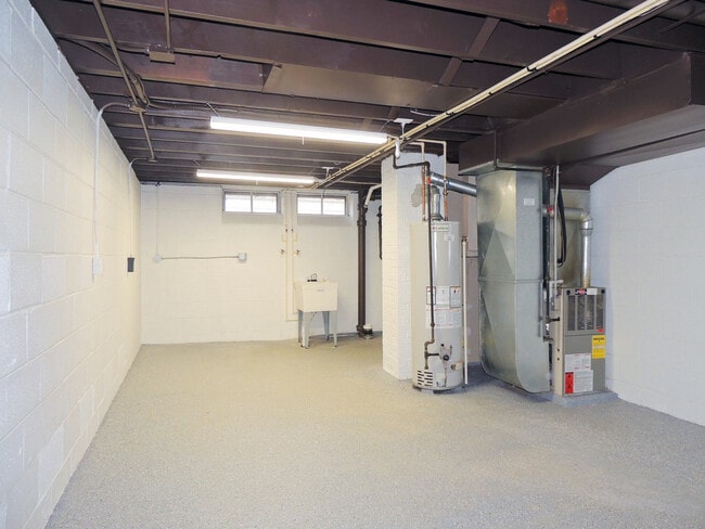 Building Photo - 3 Bed - 1 Full Bath Ranch for Rent