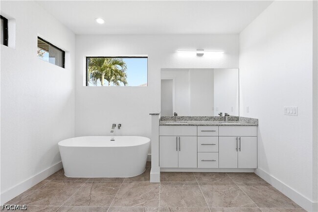 Building Photo - 1119 NW 28th Pl