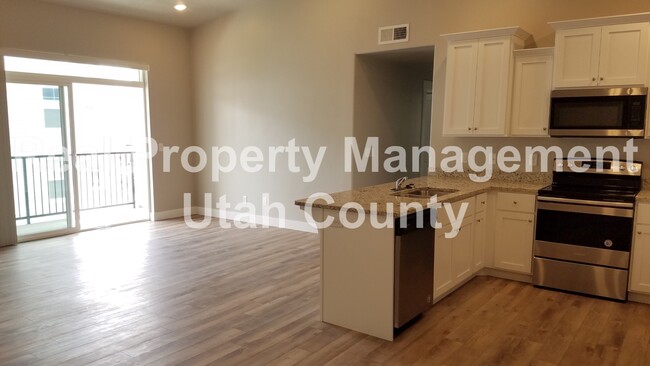 Building Photo - Lease ends March 31, 2025 with option to r...