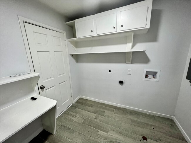 Building Photo - 1710 Longhorn Dr