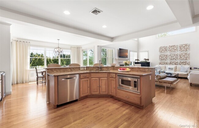 Building Photo - 7 Stillwaters Ln