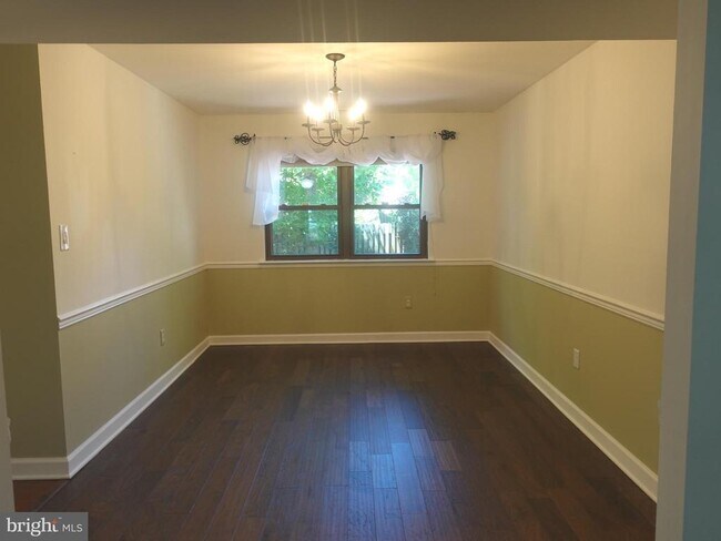 Building Photo - 75 Peregrine Dr
