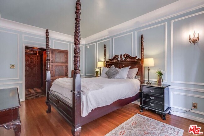 Building Photo - 642 S Bronson Ave