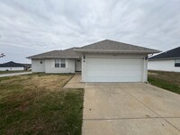 Building Photo - Updated 3 bedroom 2 bath Home in Clever MO