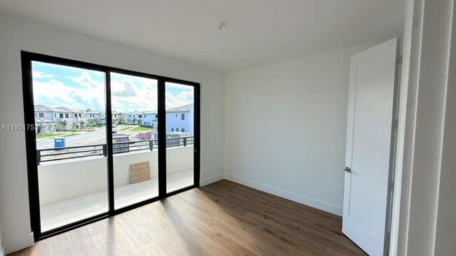 Building Photo - 19700 NE 14th Ave