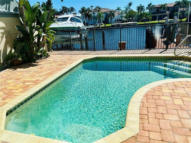 Building Photo - 484 Commodore Cir