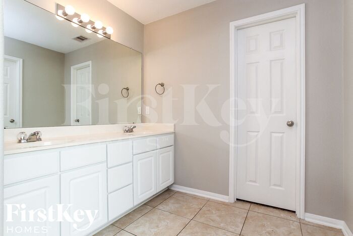Building Photo - 9885 Hyacinth Way