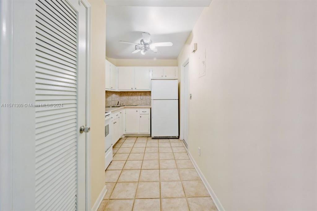 Building Photo - 124 NE 19th Ct