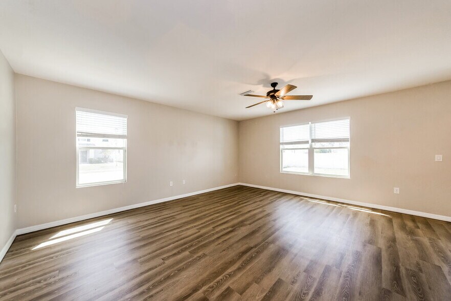 Building Photo - 204 Lone Dove Ln