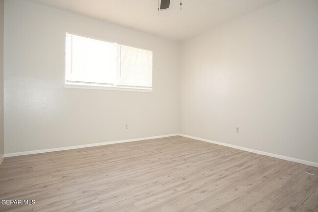 Building Photo - 5233 Carousel Dr