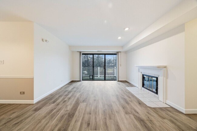 Building Photo - 0N024 Ambleside Dr