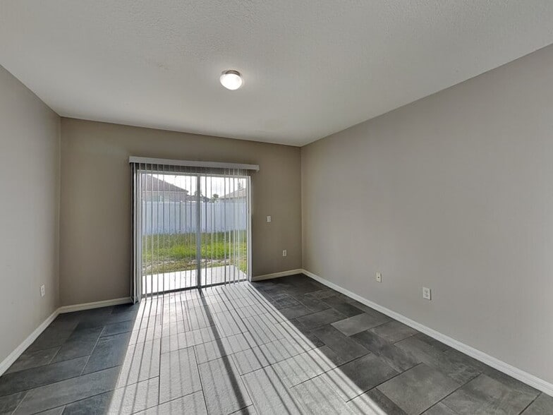 Building Photo - 3074 Brenton Manor Loop