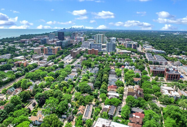 Building Photo - 1103 Simpson St