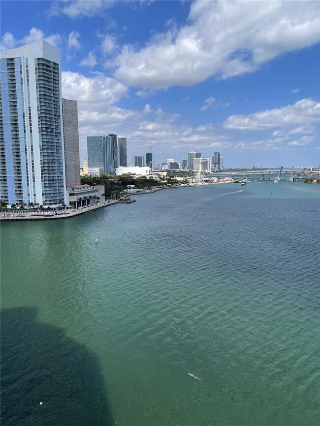 Building Photo - 848 Brickell Key Dr