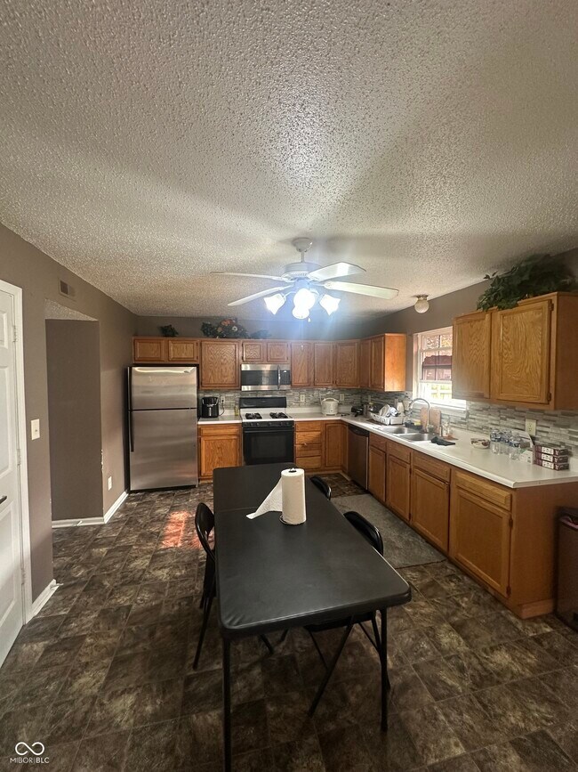 Building Photo - 7122 Tassel Meadow Dr