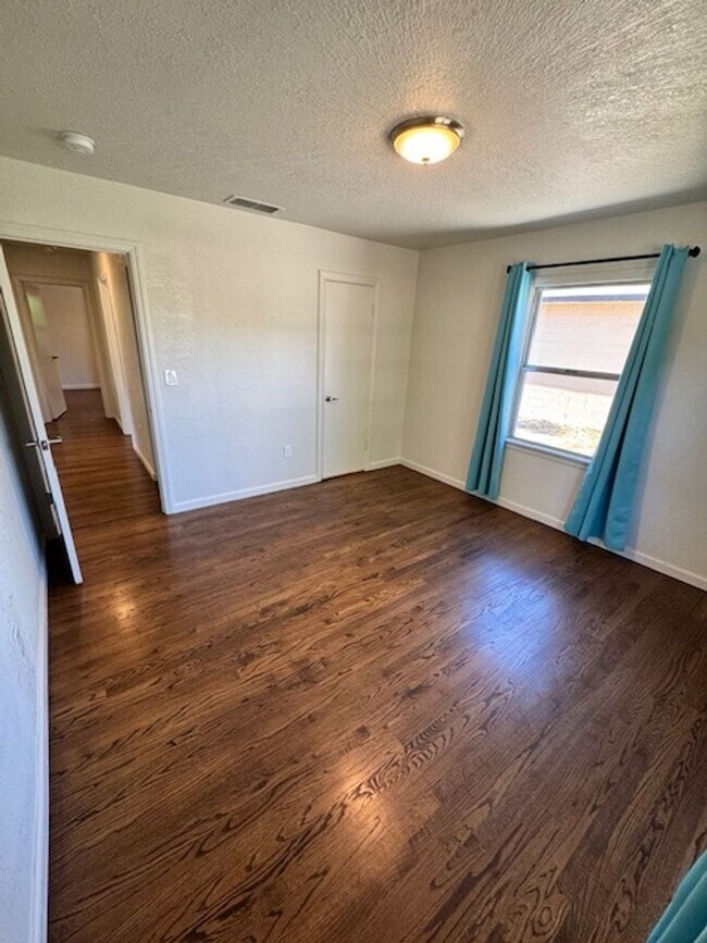 Building Photo - Charming Updated 4-Bedroom Home in the Garden Tract – Hardwood Floors, Central Air, 2-Car Garage ...