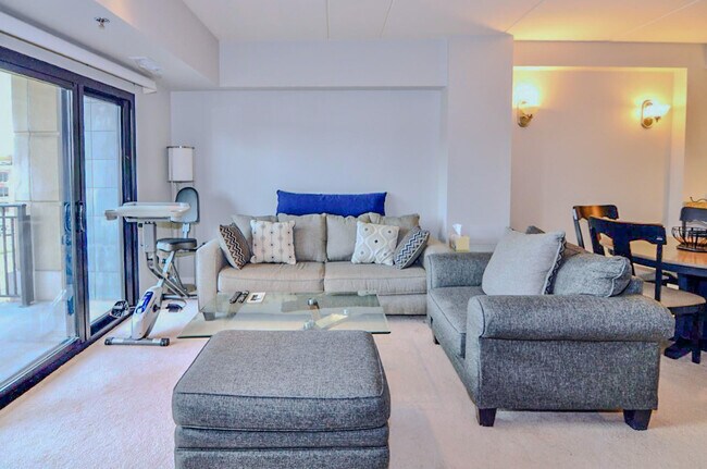 Building Photo - 111 N Ashley St