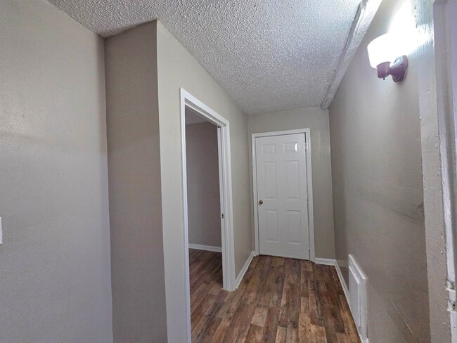 Building Photo - 4047 Chelsea Ave
