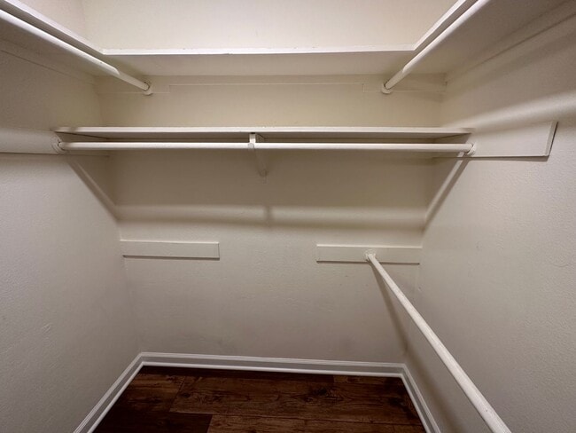 Building Photo - 204 Larkspur Plaza Dr