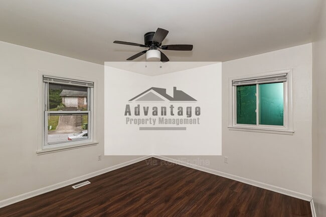 Building Photo - 1455 Helen Ln SW