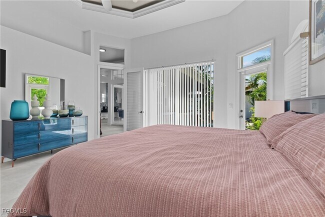 Building Photo - 2417 Cape Coral Pkwy W