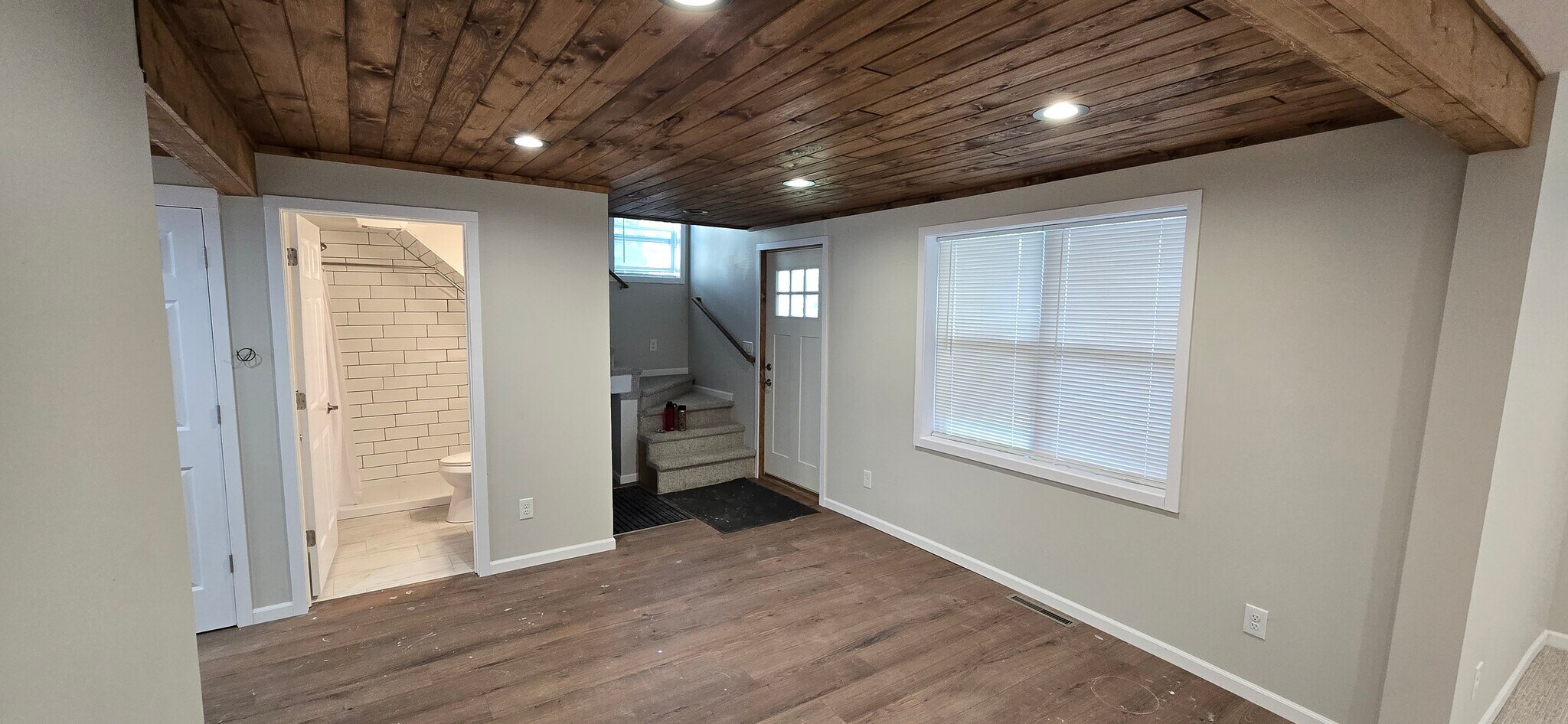 Building Photo - 710 S Oak St