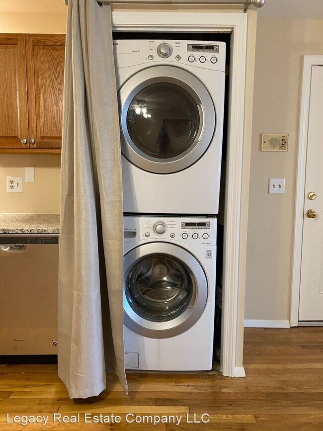 Building Photo - 2 br, 1 bath House - 380 Sunset #10