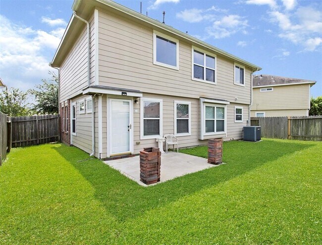 Building Photo - 11015 Shumard Oak Ct