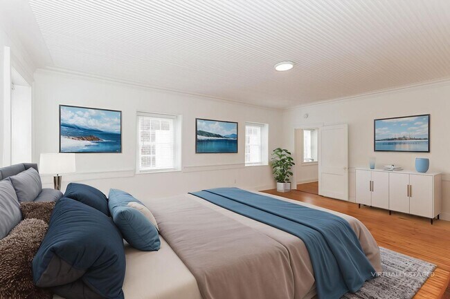 Building Photo - 2 bed/1 bath on King St. Live in the Heart...