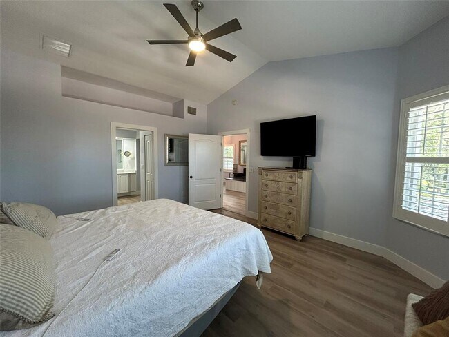 Building Photo - 3702 54th Dr W