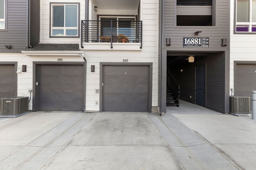 Building Photo - 16881 Askins Loop