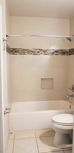 Building Photo - 818 Tequesta St