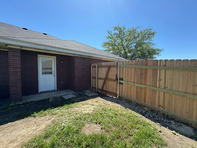 Building Photo - 3500 Dustin Ct