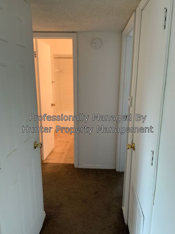 Building Photo - 933 S Wildan Ave