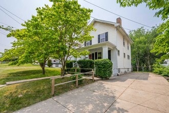 Building Photo - AVAILABLE MAY 1ST! GORGEOUS 3 BEDROOM IN CARNEGIE!!