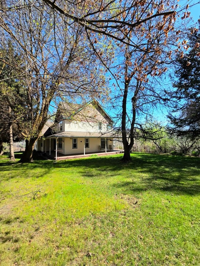 Building Photo - Luxurious Country Living in Desirable Cashmere Location!! 5 Bed + Den, 2.5 Bath!