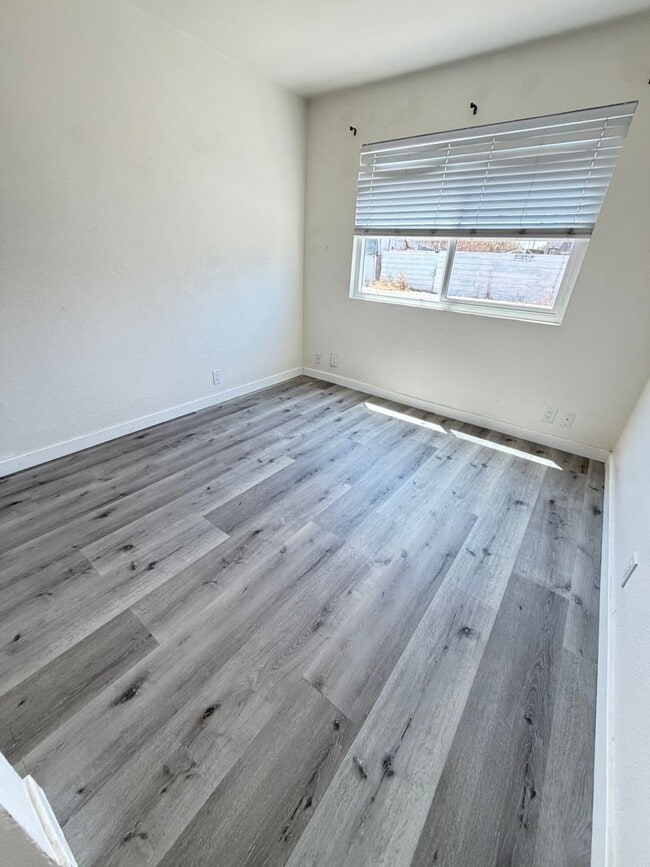 Building Photo - 311 Zenith St