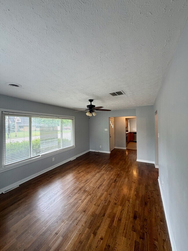 Building Photo - 416 W Wenger Rd