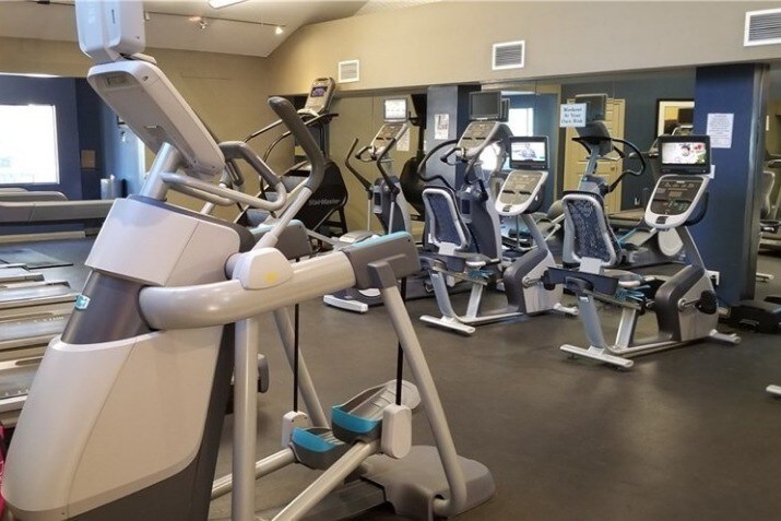 Gym - 5540 Owensmouth Ave