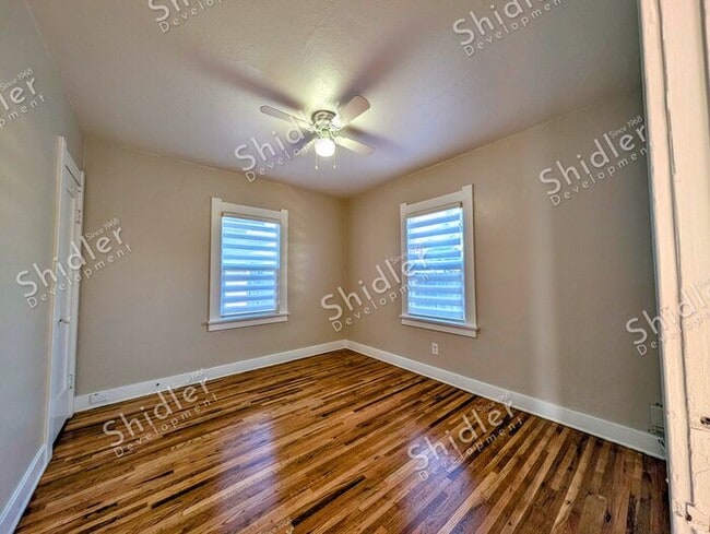 Building Photo - Upgraded Bungalow with Garage